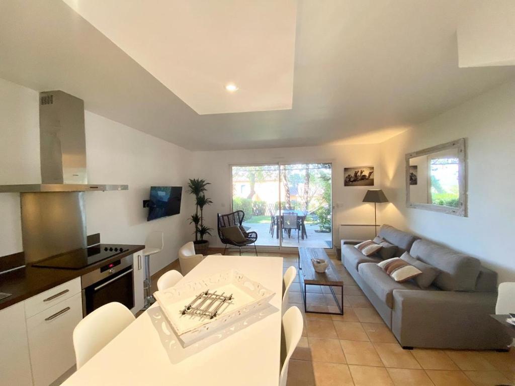 Villa Vue Mer Donnant Sur Le Golfe De St Tropez, 2 Chambres, 6 Pers, Piscine Commune Saint-Tropez Luaran gambar