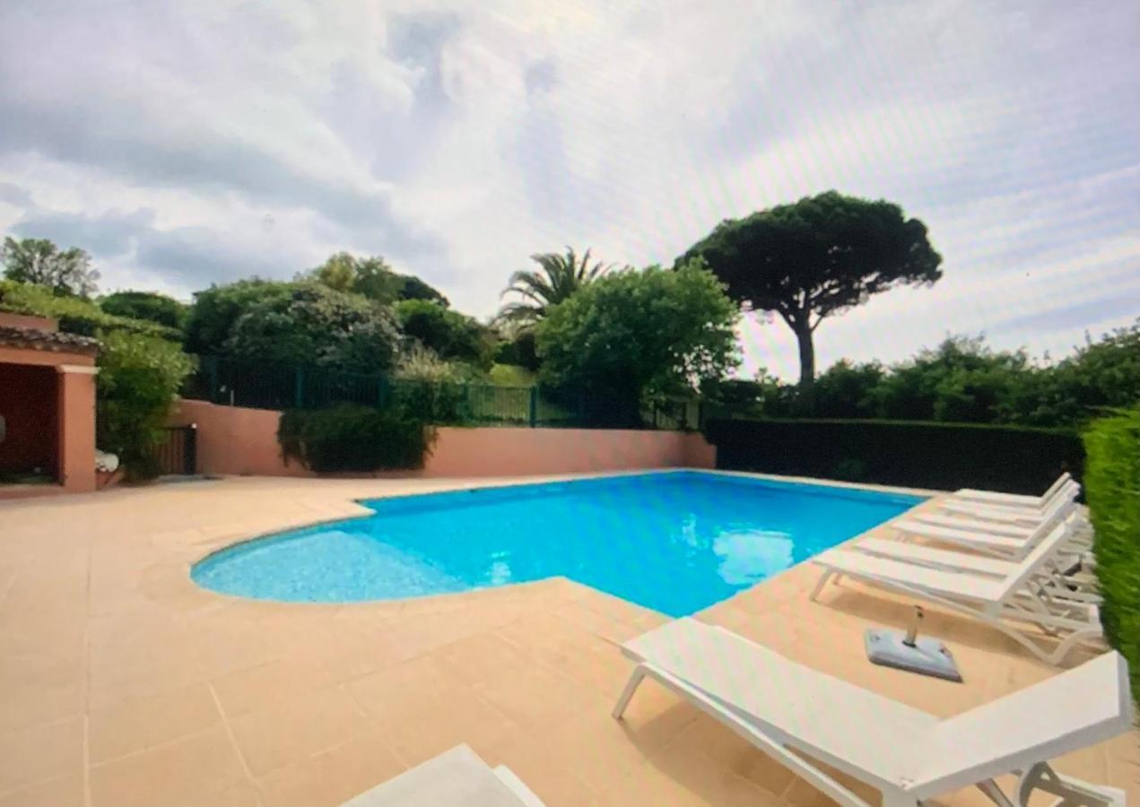 Villa Vue Mer Donnant Sur Le Golfe De St Tropez, 2 Chambres, 6 Pers, Piscine Commune Saint-Tropez Luaran gambar